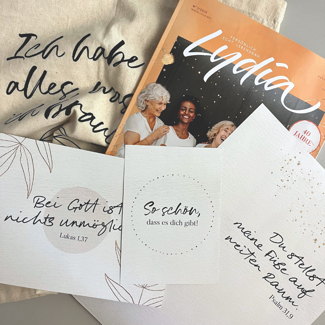 Das Lydia Geschenkset besteht aus einem Baumwollbeutel, drei Postern und einem Lydia Abo
