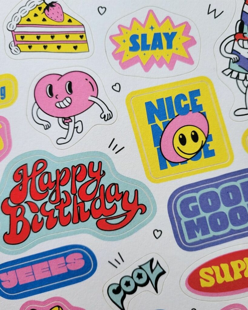 Stickerbogen mit bunten Motiven